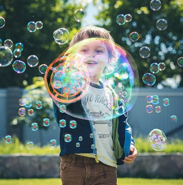 BubbleBeast | Rien de tel que la magie des bulles pour faire briller les yeux des enfants.