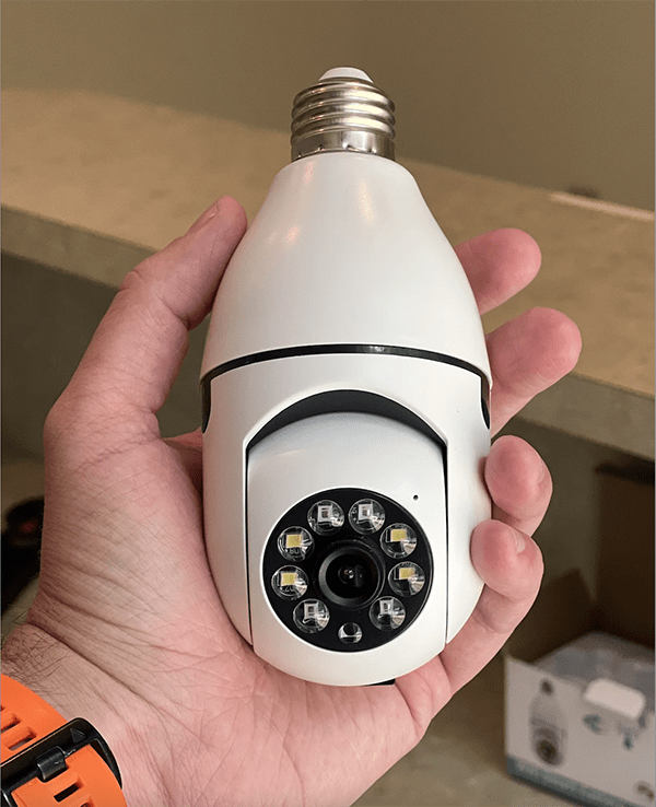 SecurEazy | Surveillance domestique sans souci grâce à une caméra lumineuse intelligente à zoom