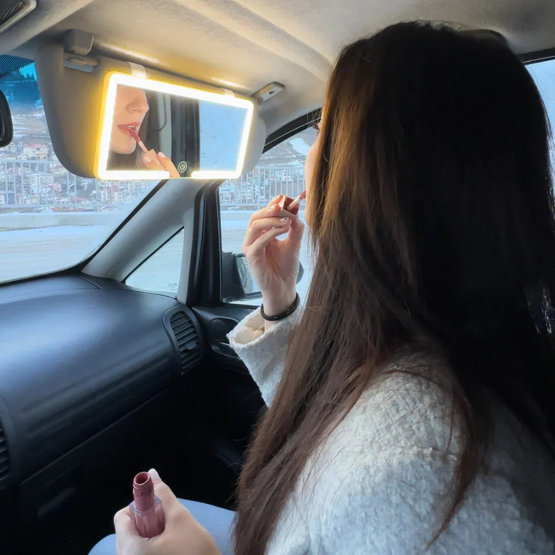 MirrorTouch | Un éclairage parfait pour le maquillage dans votre voiture