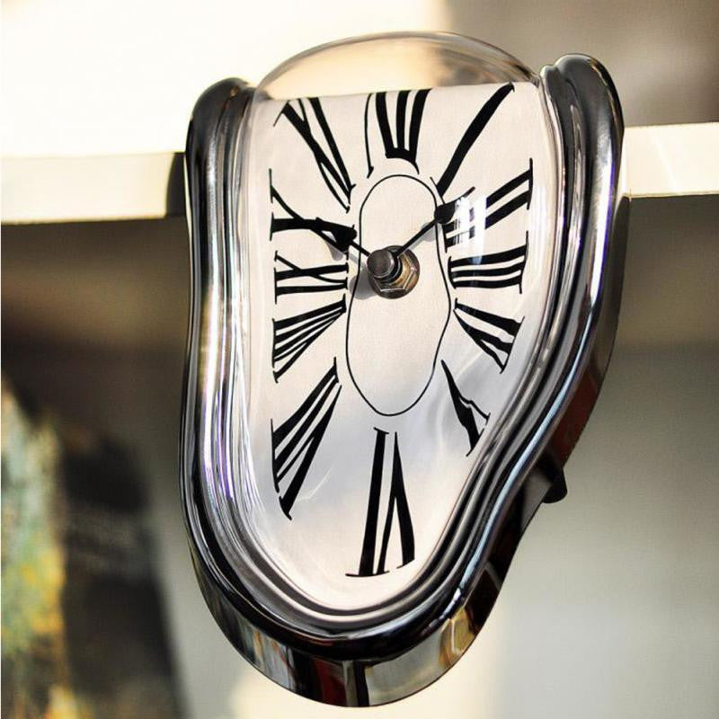 SurrealClock | Transforme votre perception du temps grâce à son design artistique et fondant.